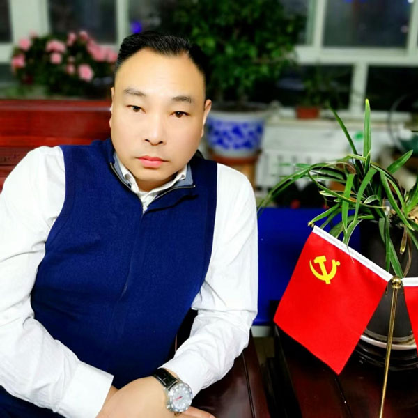 书画艺术顾问：王岩