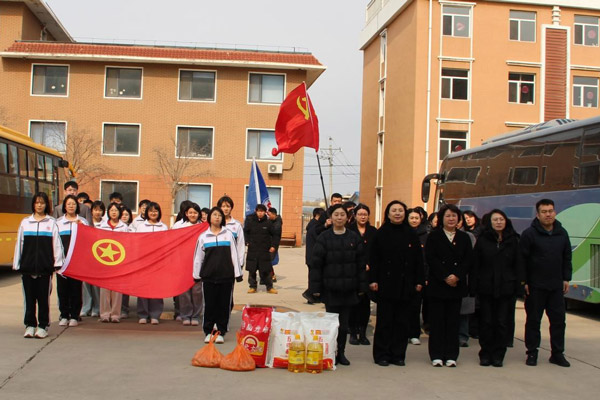 党员志愿在行动——盘锦弘毅中学党支部组织开展学雷锋志愿活动