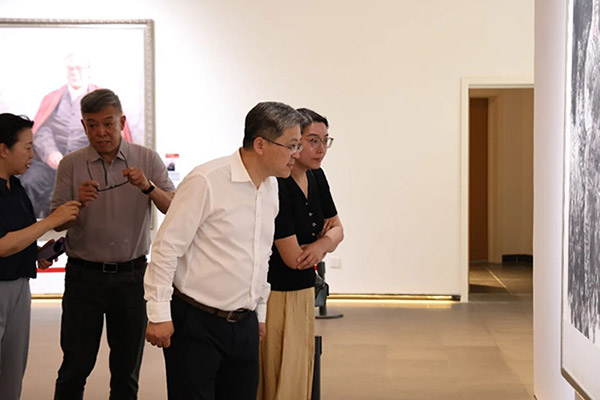 “丹青赤子——英雄模范肖像艺术展”在鲁迅美术学院开幕