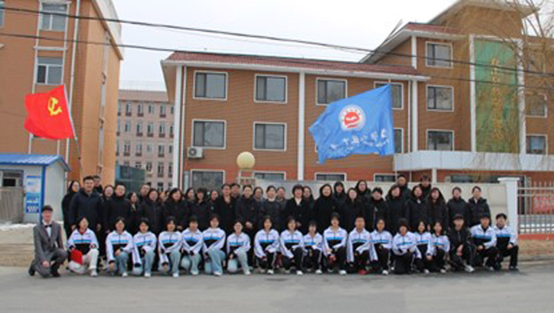 党员志愿在行动——盘锦弘毅中学党支部组织开展学雷锋志愿活动