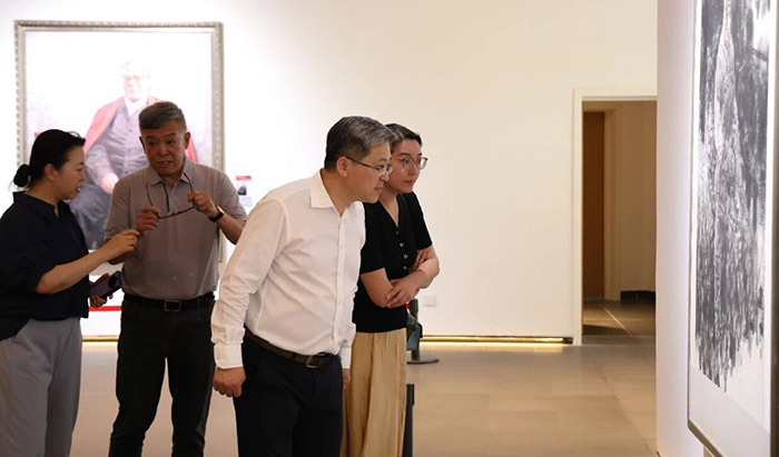 “丹青赤子——英雄模范肖像艺术展”在鲁迅美术学院开幕 “丹青赤子——英雄模范肖像艺术展”在鲁迅美术学院开幕