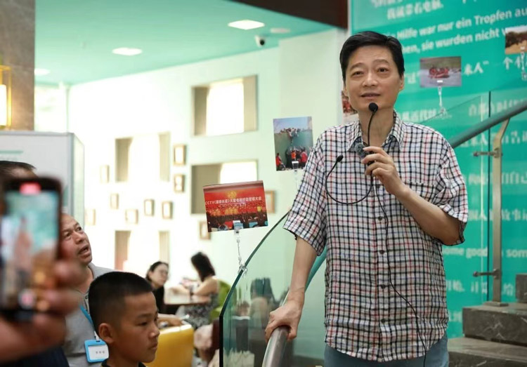 纪念中国工农红军长征胜利90周年主题特展开展-崔永元教授出席