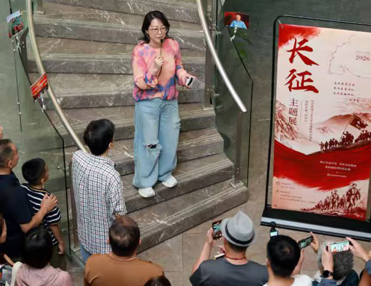纪念中国工农红军长征胜利90周年主题特展开展-崔永元教授出席